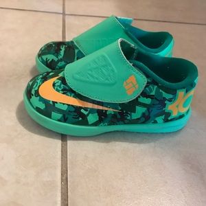 Nike boy shoes